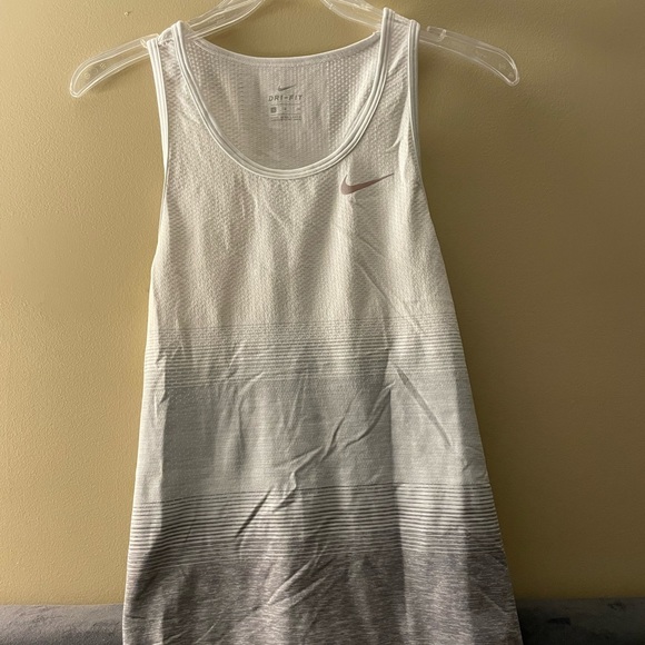 Nike Tops - Nike running tank size small. NWT